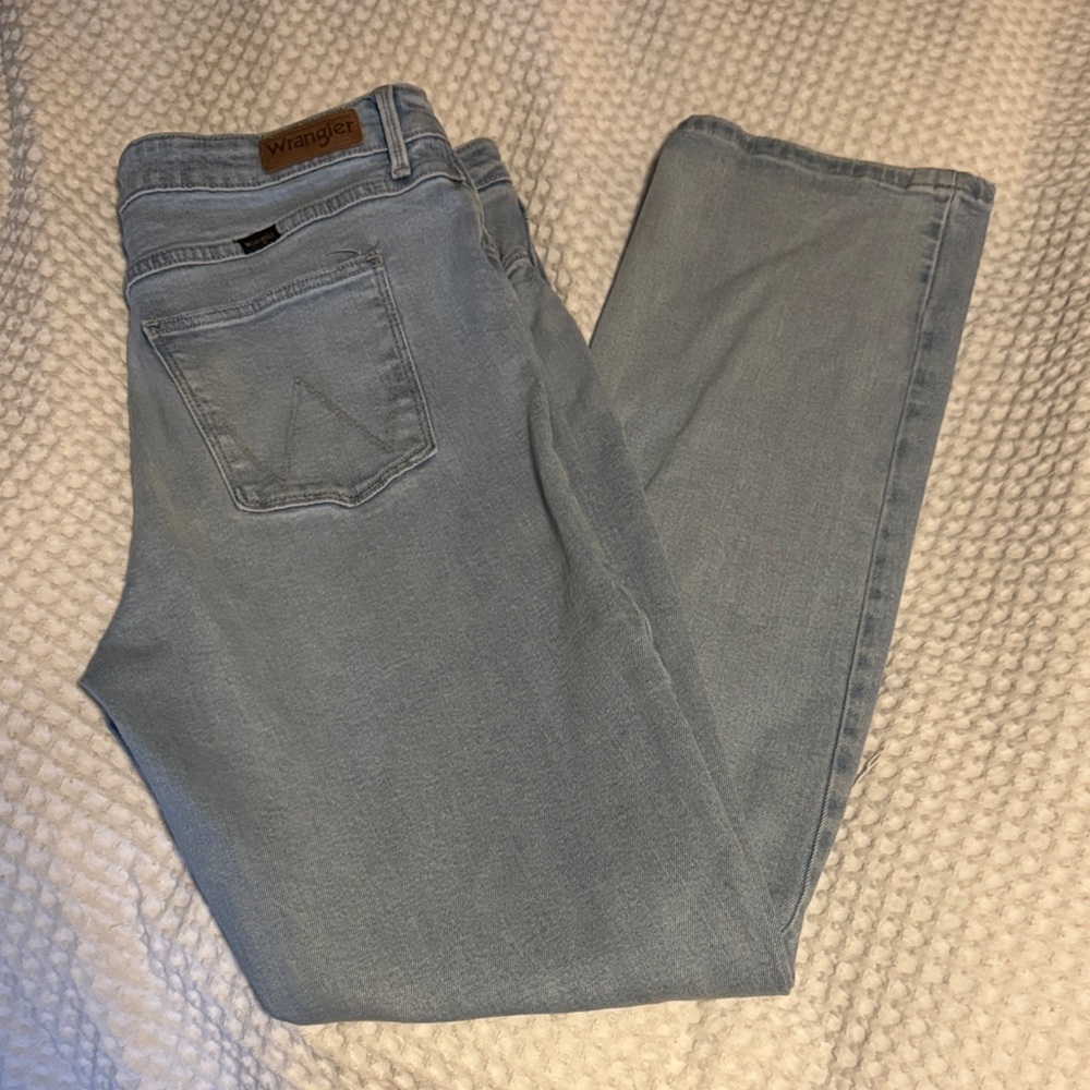 Wrangler Women’s Light Blue Straight Jeans